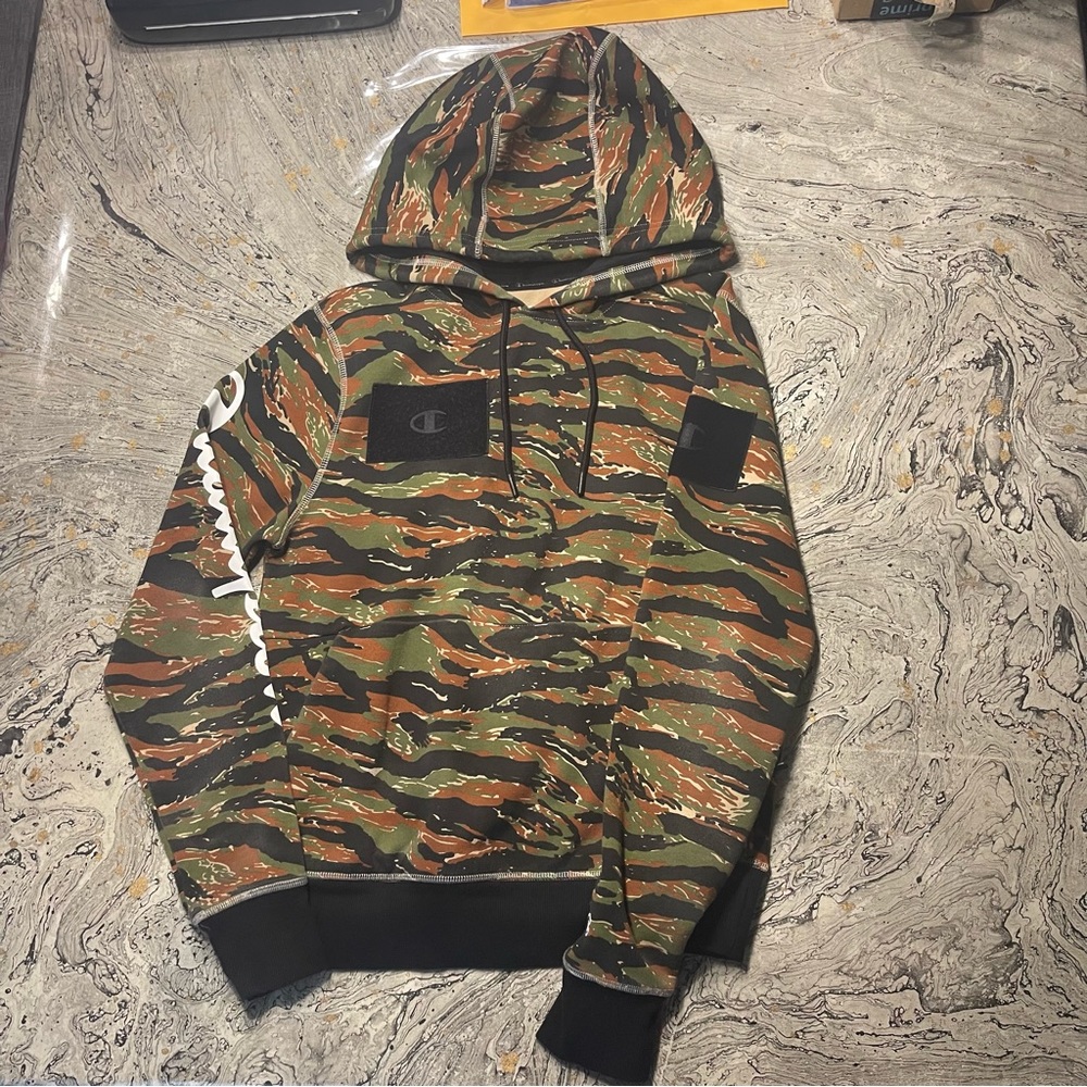 Men Champion camouflage pullover hooded sweatshirt size small
Like new condition